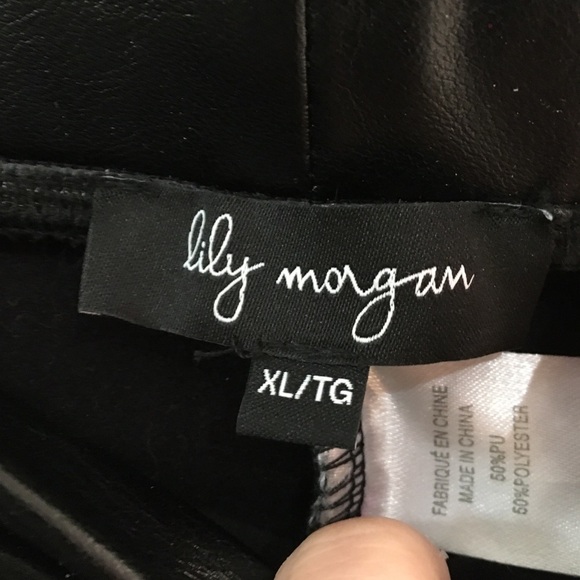 Sleek Black Women's Leggings - Picture 3 of 3